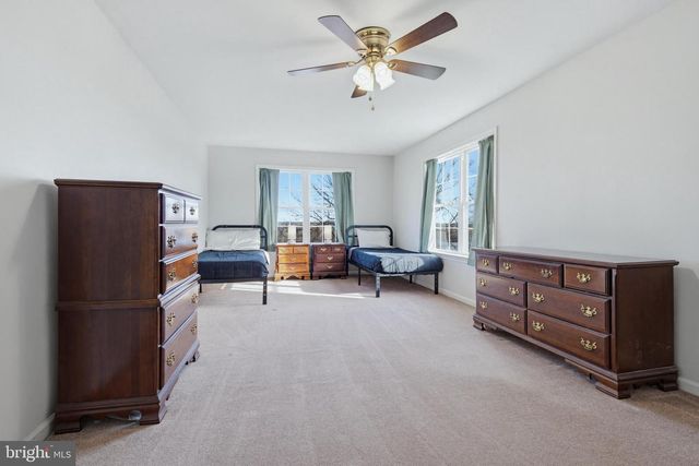 505 N BURBERRY LN, Mount Wolf, PA 17347