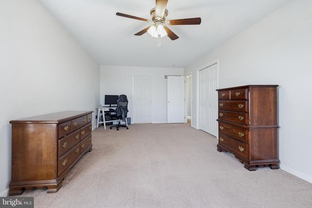 505 N BURBERRY LN, Mount Wolf, PA 17347