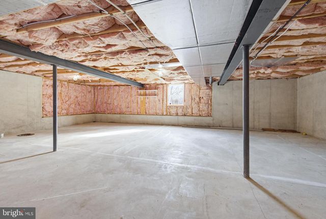 505 N BURBERRY LN, Mount Wolf, PA 17347