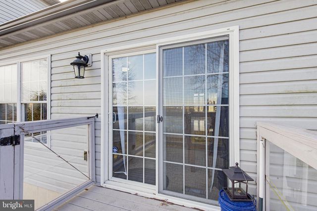 505 N BURBERRY LN, Mount Wolf, PA 17347