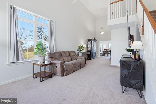 505 N BURBERRY LN, Mount Wolf, PA 17347