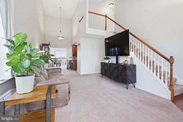 505 N BURBERRY LN, Mount Wolf, PA 17347