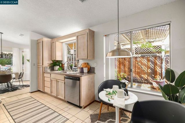 1701 Pine Ct, Oakley, CA 94561