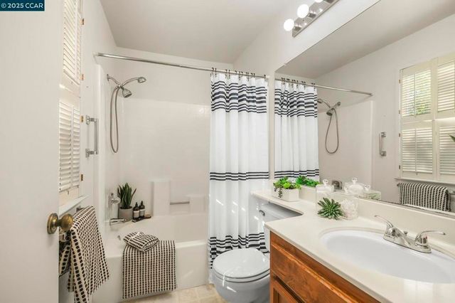 1701 Pine Ct, Oakley, CA 94561