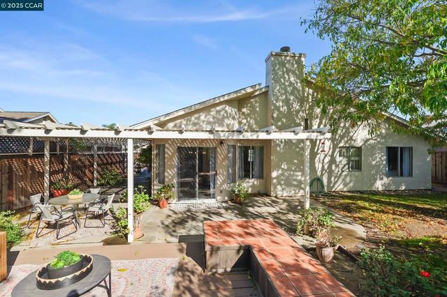 1701 Pine Ct, Oakley, CA 94561