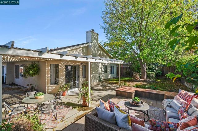 1701 Pine Ct, Oakley, CA 94561