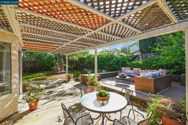 1701 Pine Ct, Oakley, CA 94561