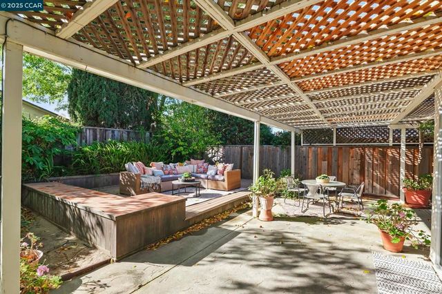 1701 Pine Ct, Oakley, CA 94561