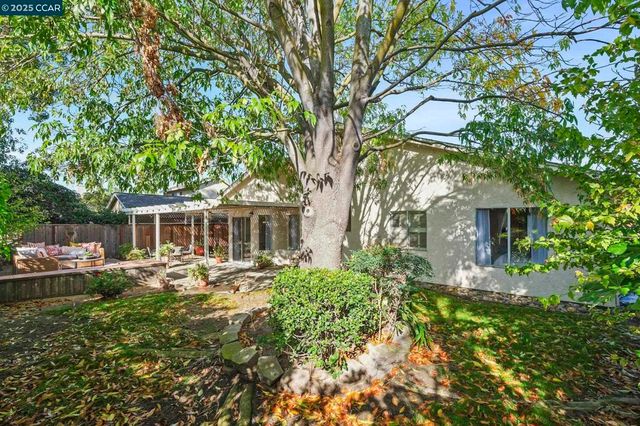 1701 Pine Ct, Oakley, CA 94561