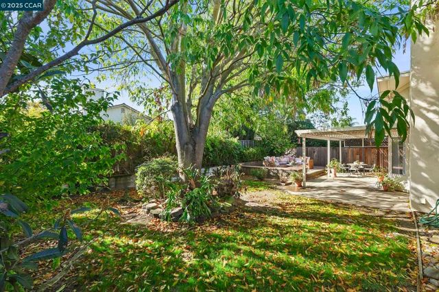 1701 Pine Ct, Oakley, CA 94561