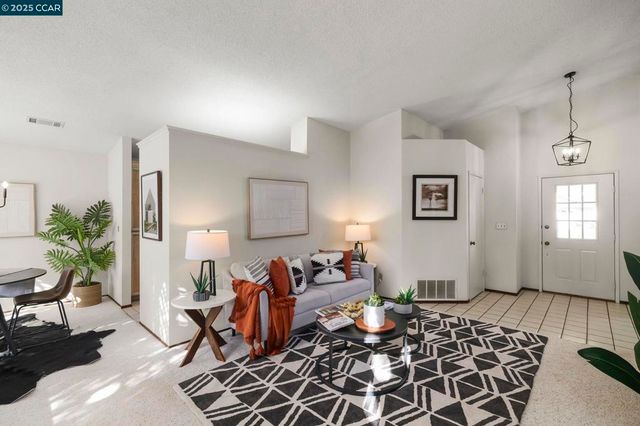 1701 Pine Ct, Oakley, CA 94561