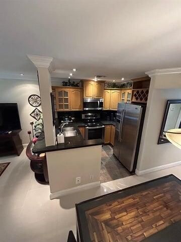 9141 Sunrise Lakes Boulevard 208, Sunrise, FL 33322