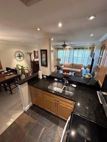 9141 Sunrise Lakes Boulevard 208, Sunrise, FL 33322