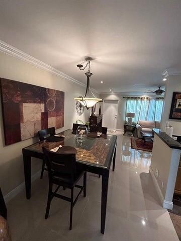 9141 Sunrise Lakes Boulevard 208, Sunrise, FL 33322