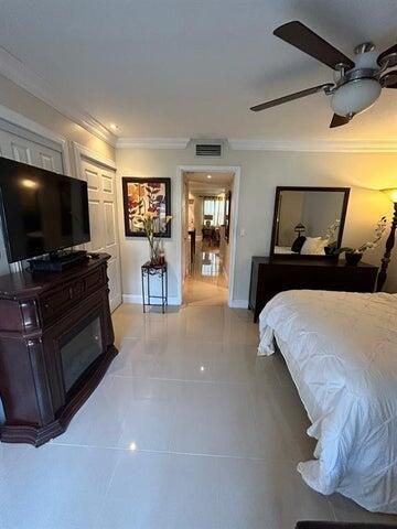 9141 Sunrise Lakes Boulevard 208, Sunrise, FL 33322