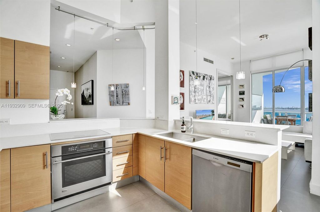 Image 28 of property listing at 725 NE 22nd St PH1A, Miami, FL 33137