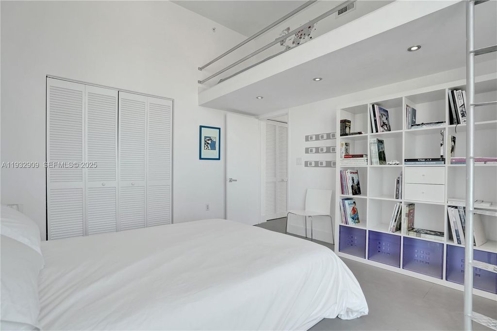 Image 35 of property listing at 725 NE 22nd St PH1A, Miami, FL 33137