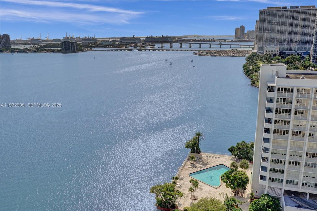 Image 39 of property listing at 725 NE 22nd St PH1A, Miami, FL 33137