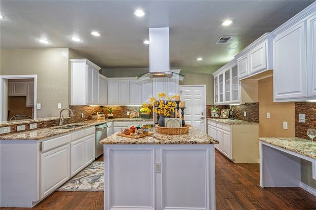 14841 Santa Gertrudis Dr, Corpus Christi, TX 78410