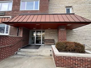 2700 E BEL AIRE Drive 104, Arlington Heights, IL 60004