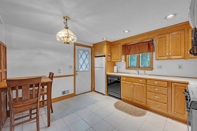 136 Washington St, Norwood, MA 02062