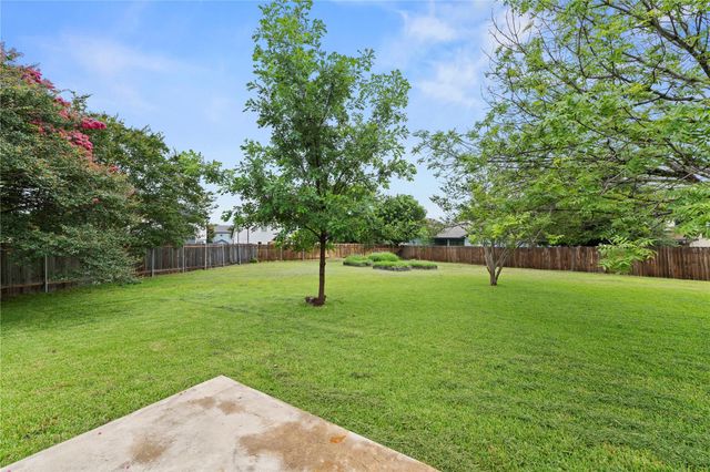 709 Firethorn LN, Round Rock, TX 78664
