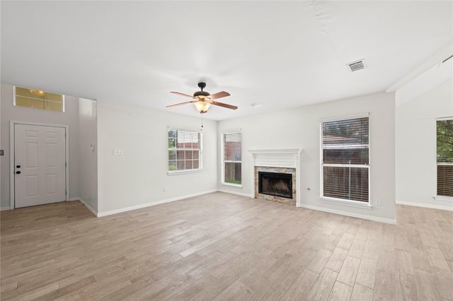 709 Firethorn LN, Round Rock, TX 78664