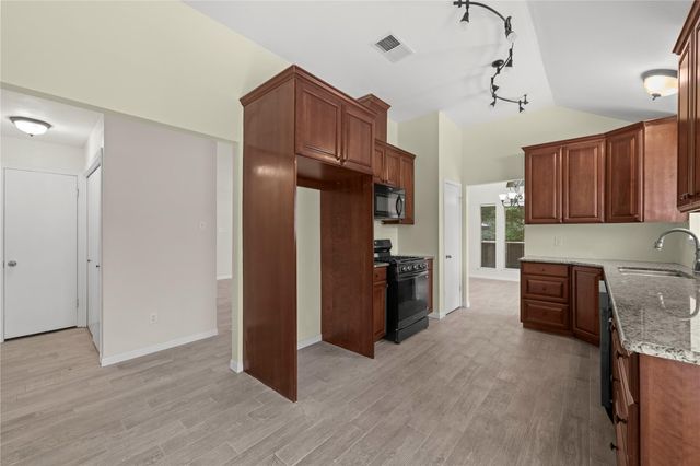 709 Firethorn LN, Round Rock, TX 78664