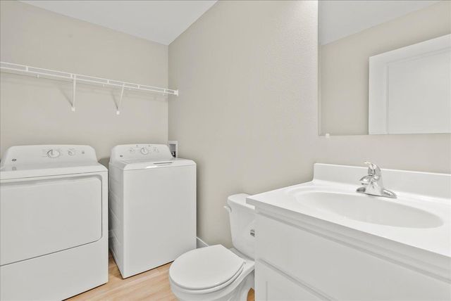 4233 Mourning Dove Drive, Waterloo, IA 50702