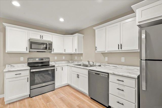 4233 Mourning Dove Drive, Waterloo, IA 50702