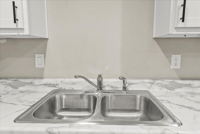 4233 Mourning Dove Drive, Waterloo, IA 50702