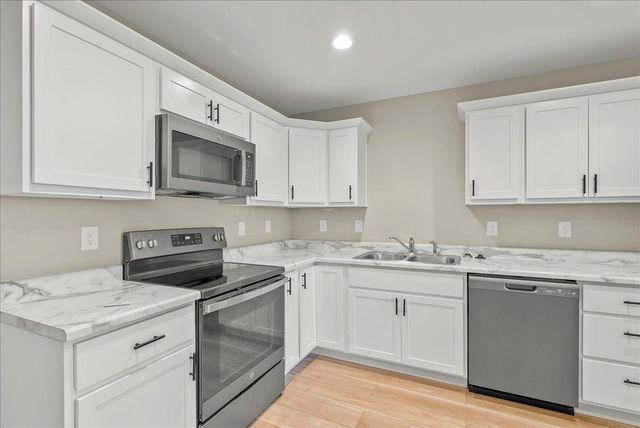 4233 Mourning Dove Drive, Waterloo, IA 50702