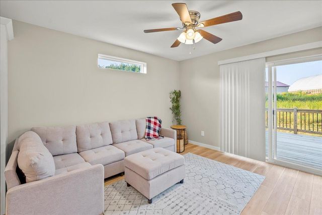 4233 Mourning Dove Drive, Waterloo, IA 50702