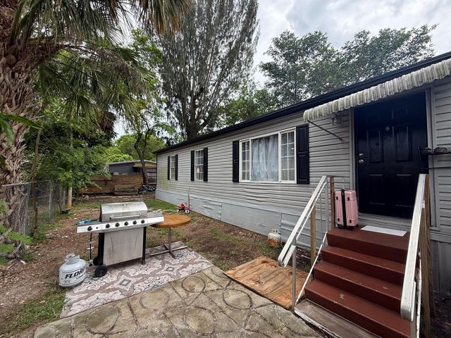 10548 W Sandalfoot Blvd, Boca Raton, FL 33428