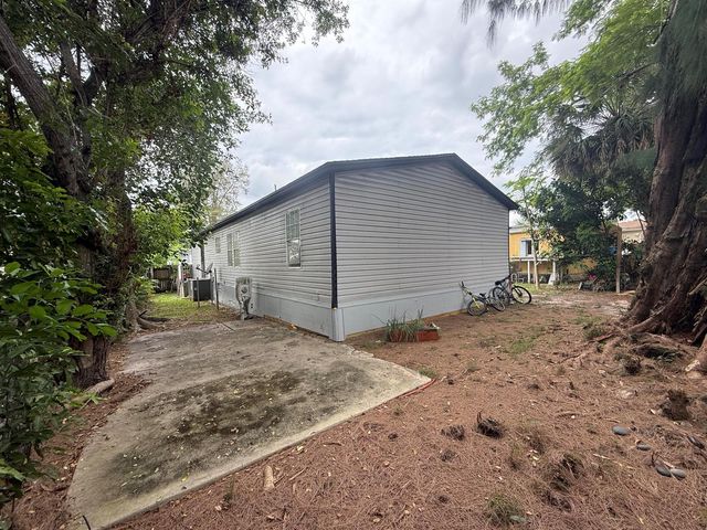 10548 W Sandalfoot Blvd, Boca Raton, FL 33428