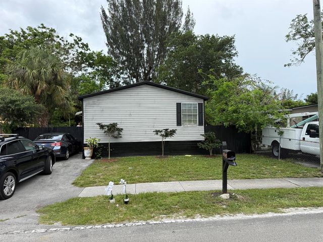 10548 W Sandalfoot Blvd, Boca Raton, FL 33428