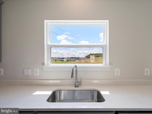 17 LYRIQ CT, Inwood, WV 25428