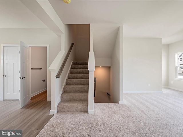 17 LYRIQ CT, Inwood, WV 25428