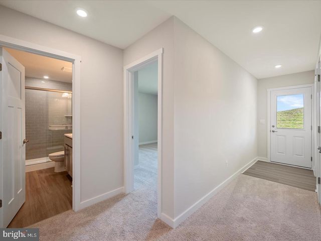 17 LYRIQ CT, Inwood, WV 25428