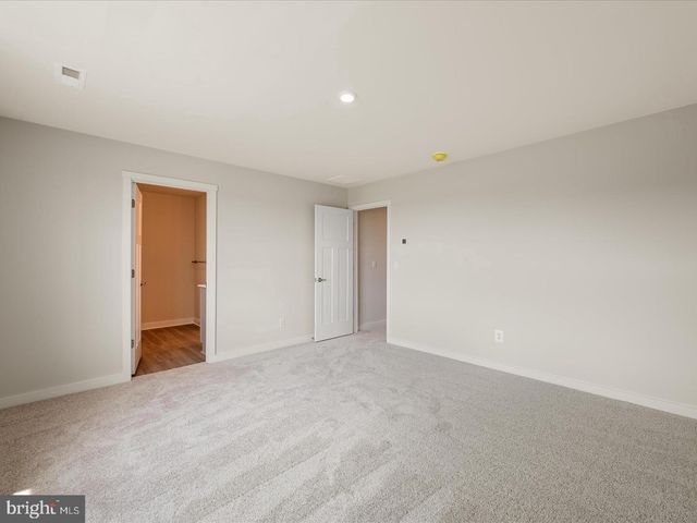 17 LYRIQ CT, Inwood, WV 25428