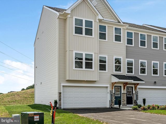 17 LYRIQ CT, Inwood, WV 25428