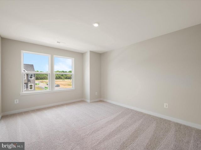 17 LYRIQ CT, Inwood, WV 25428