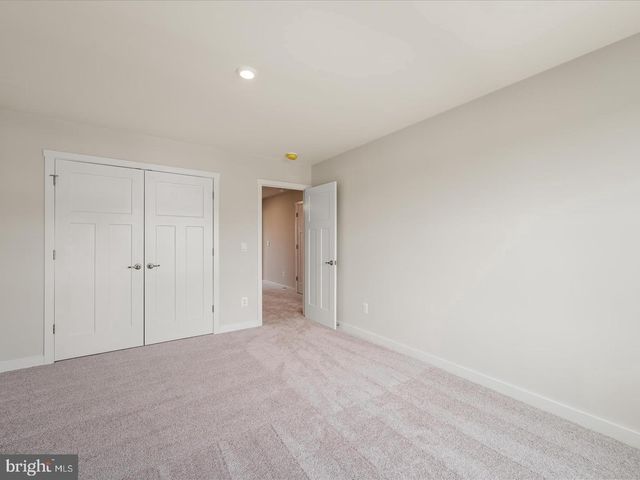 17 LYRIQ CT, Inwood, WV 25428