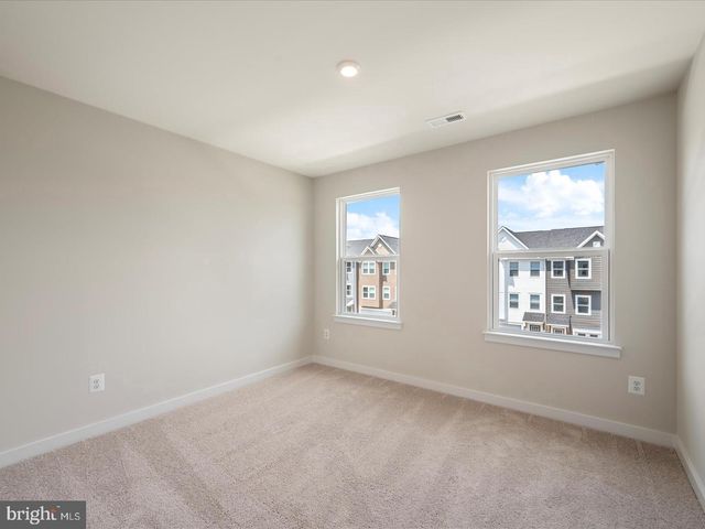 17 LYRIQ CT, Inwood, WV 25428