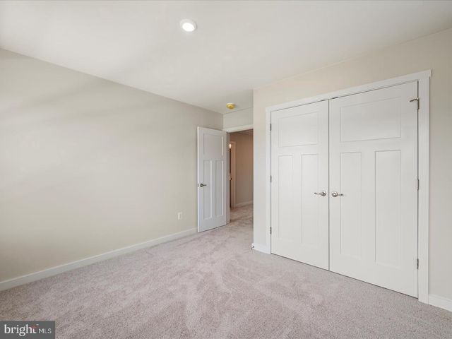 17 LYRIQ CT, Inwood, WV 25428