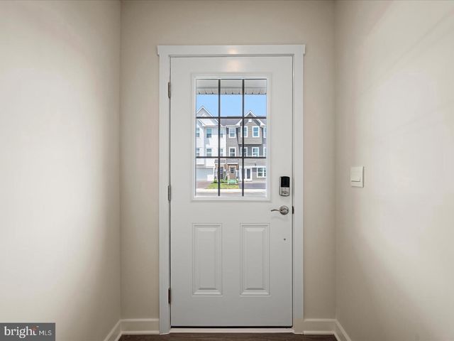 17 LYRIQ CT, Inwood, WV 25428