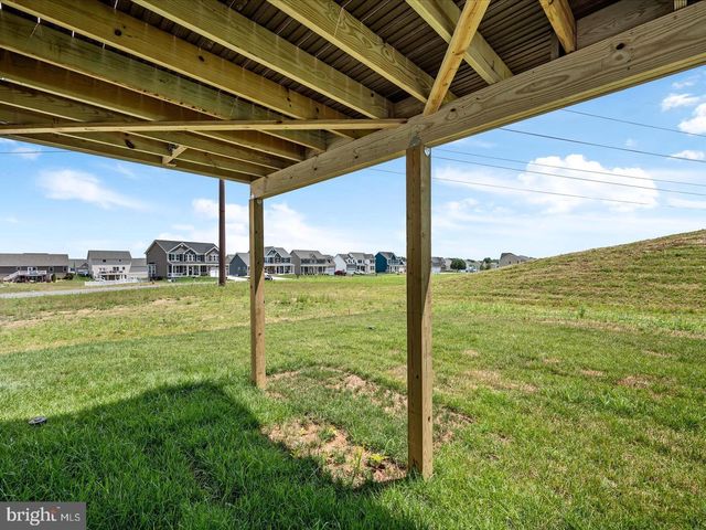 17 LYRIQ CT, Inwood, WV 25428