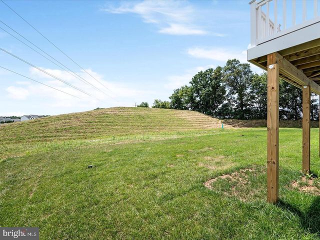 17 LYRIQ CT, Inwood, WV 25428