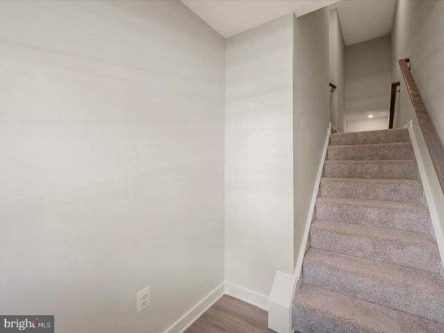 17 LYRIQ CT, Inwood, WV 25428