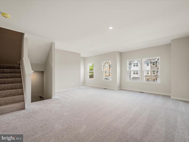 17 LYRIQ CT, Inwood, WV 25428